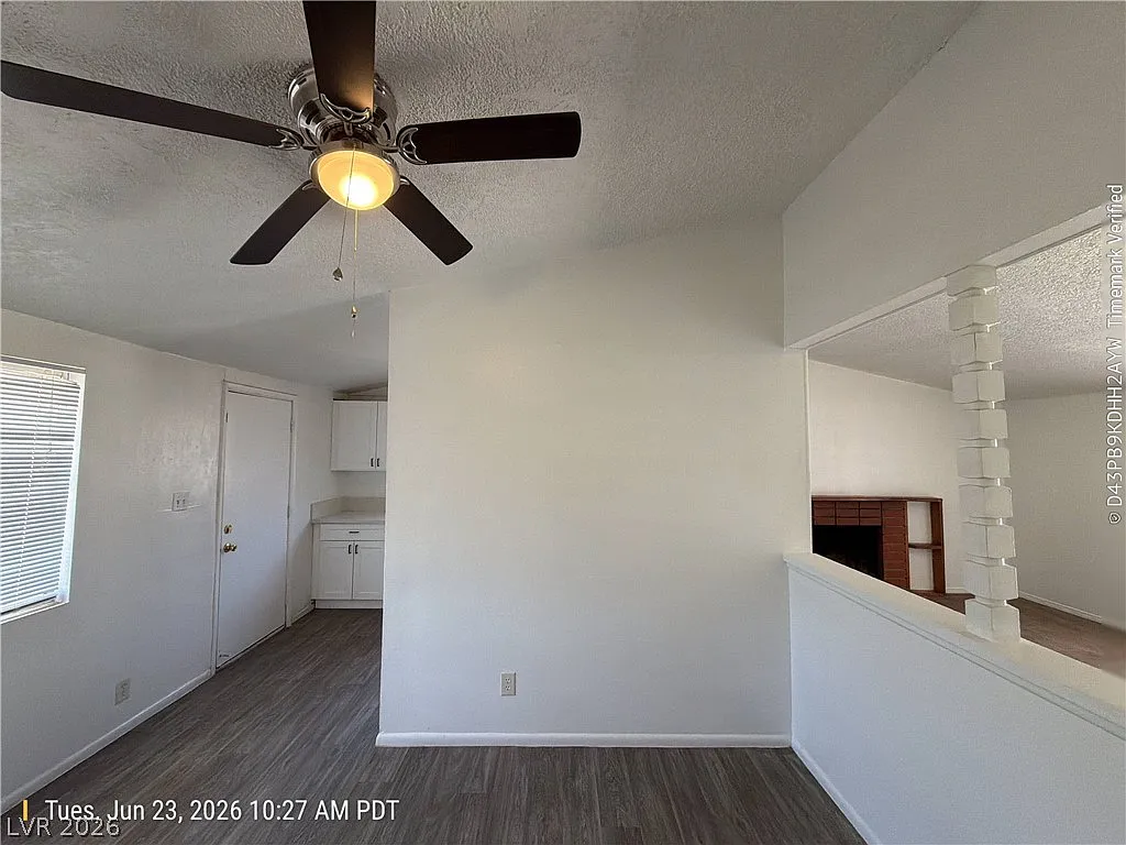 3 bed, 1.5 bath, 1052 sqft, $1,701 — Photo 3