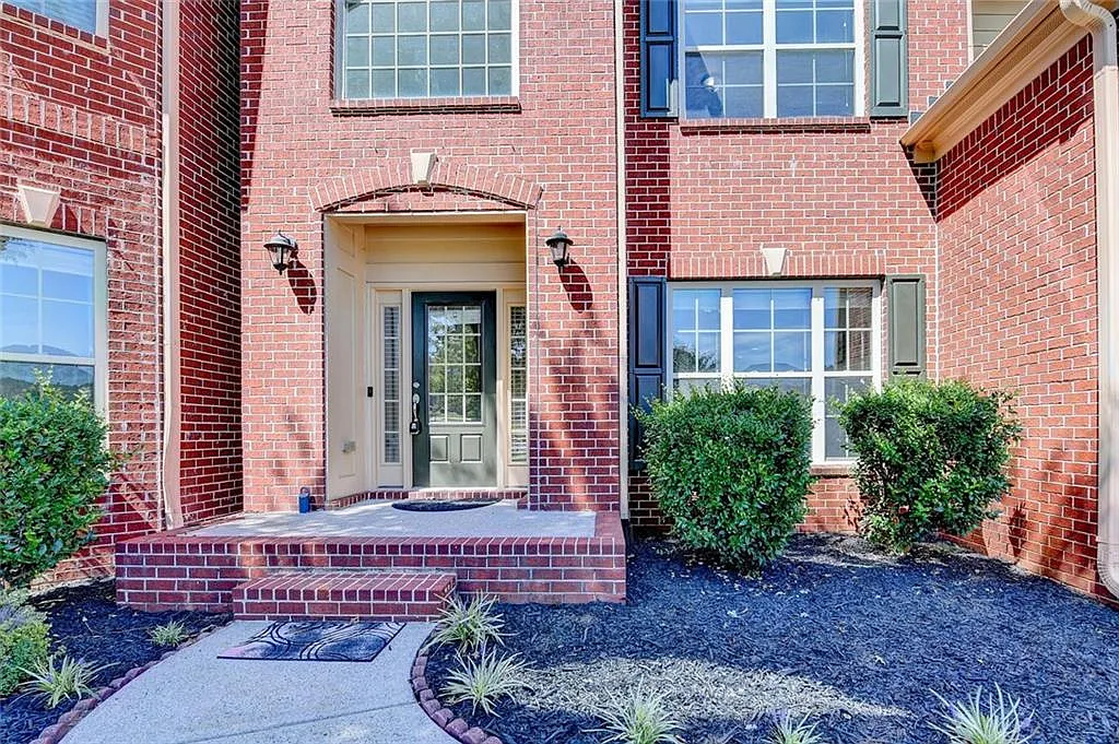 5 bed, 4.0 bath, 3892 sqft, $3,800 — Photo 2