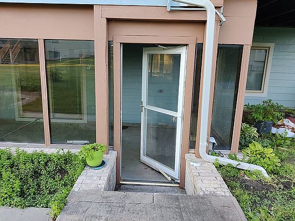 Walkout Basement to Sun Room