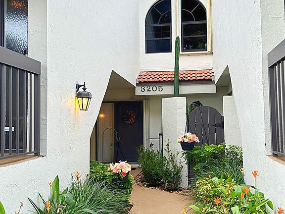 2nd image of 3205 Black Oak Court