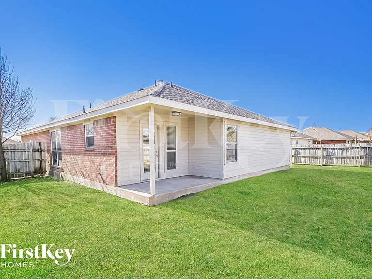 204 Windsor Dr — Photo 15