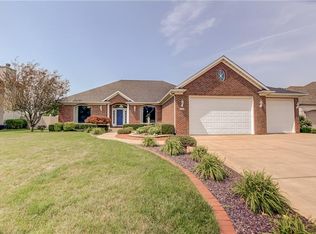 958 Malinda Ct, Forsyth, IL 62535