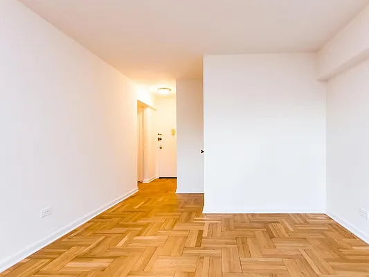 Sold by Re/Max In The City | media 20