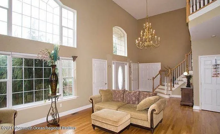 5 bed, 4.5 bath, $4,500 — Photo 2