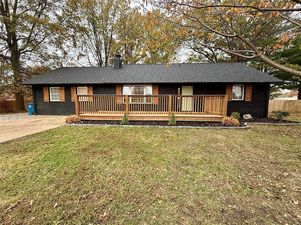 1st image of 300 Crestwood Dr