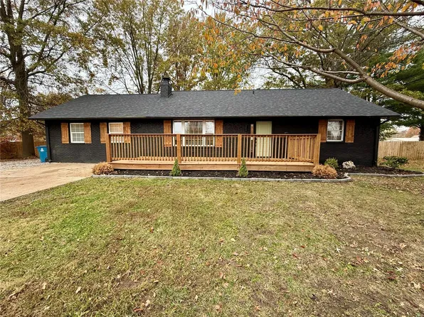 300 Crestwood Dr, Brighton, IL 62012