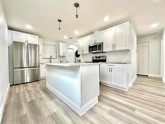 4th image of 520 46th St