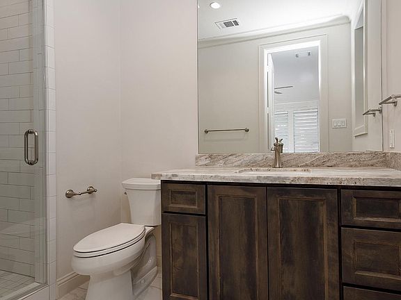 5th image of 2503 Lake Front Cir
