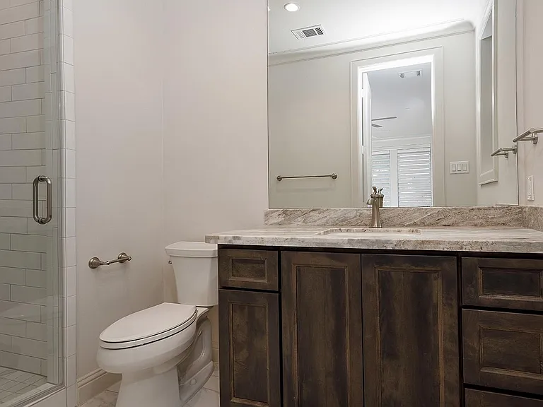 2503 Lake Front Cir — Photo 5