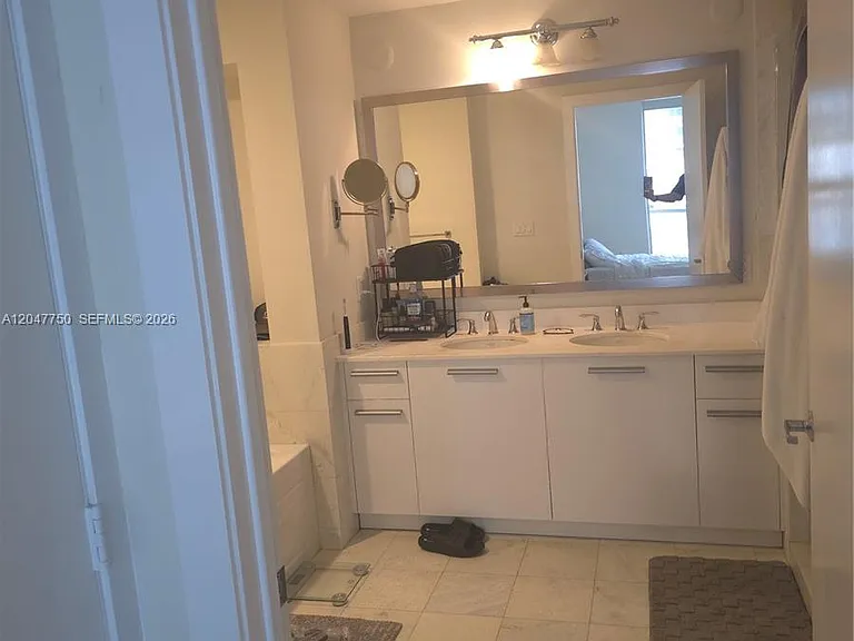 1060 Brickell Ave #1701 — Photo 5