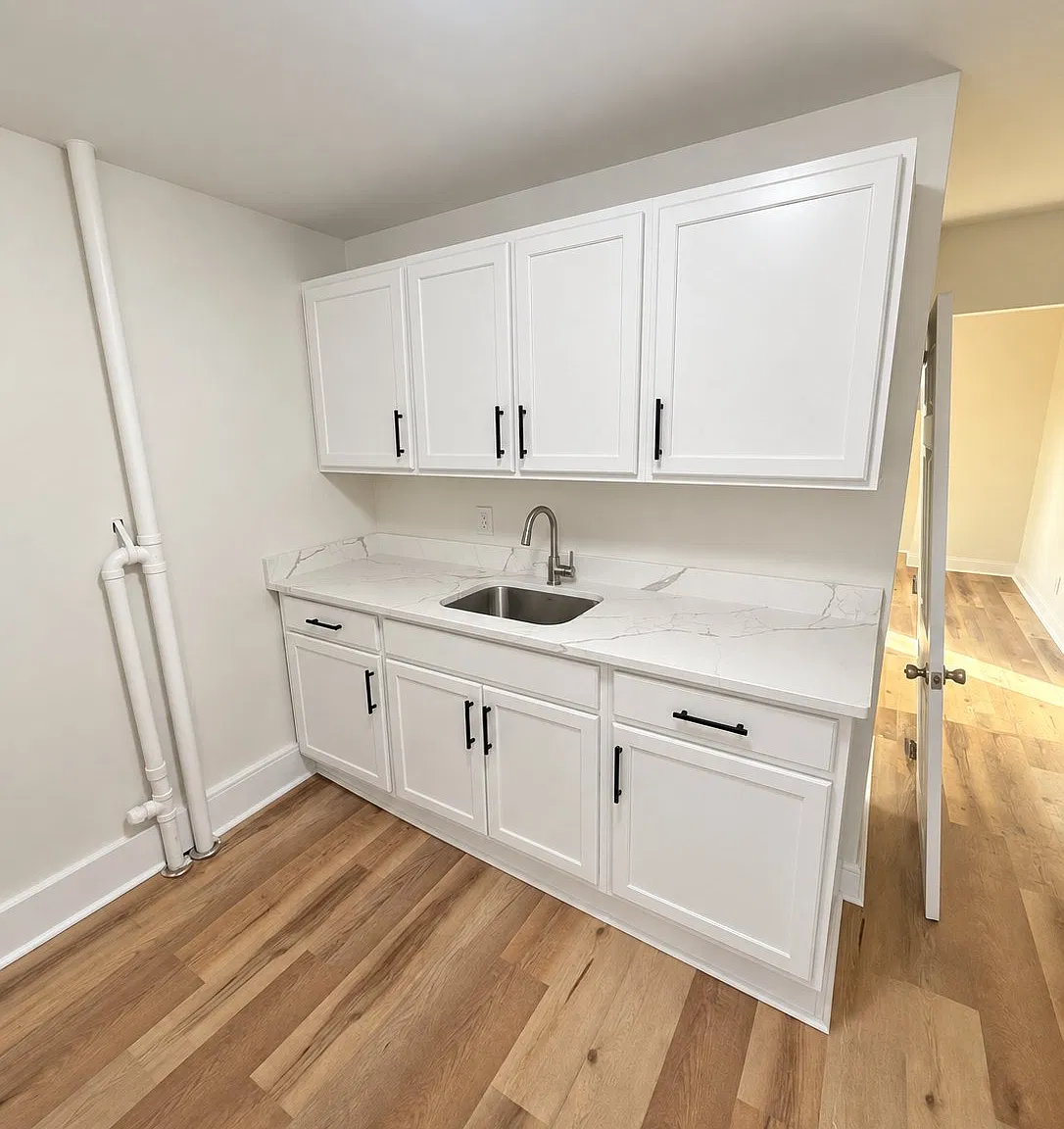 Bright, newly renovated one-bedroom apartment — Photo 1