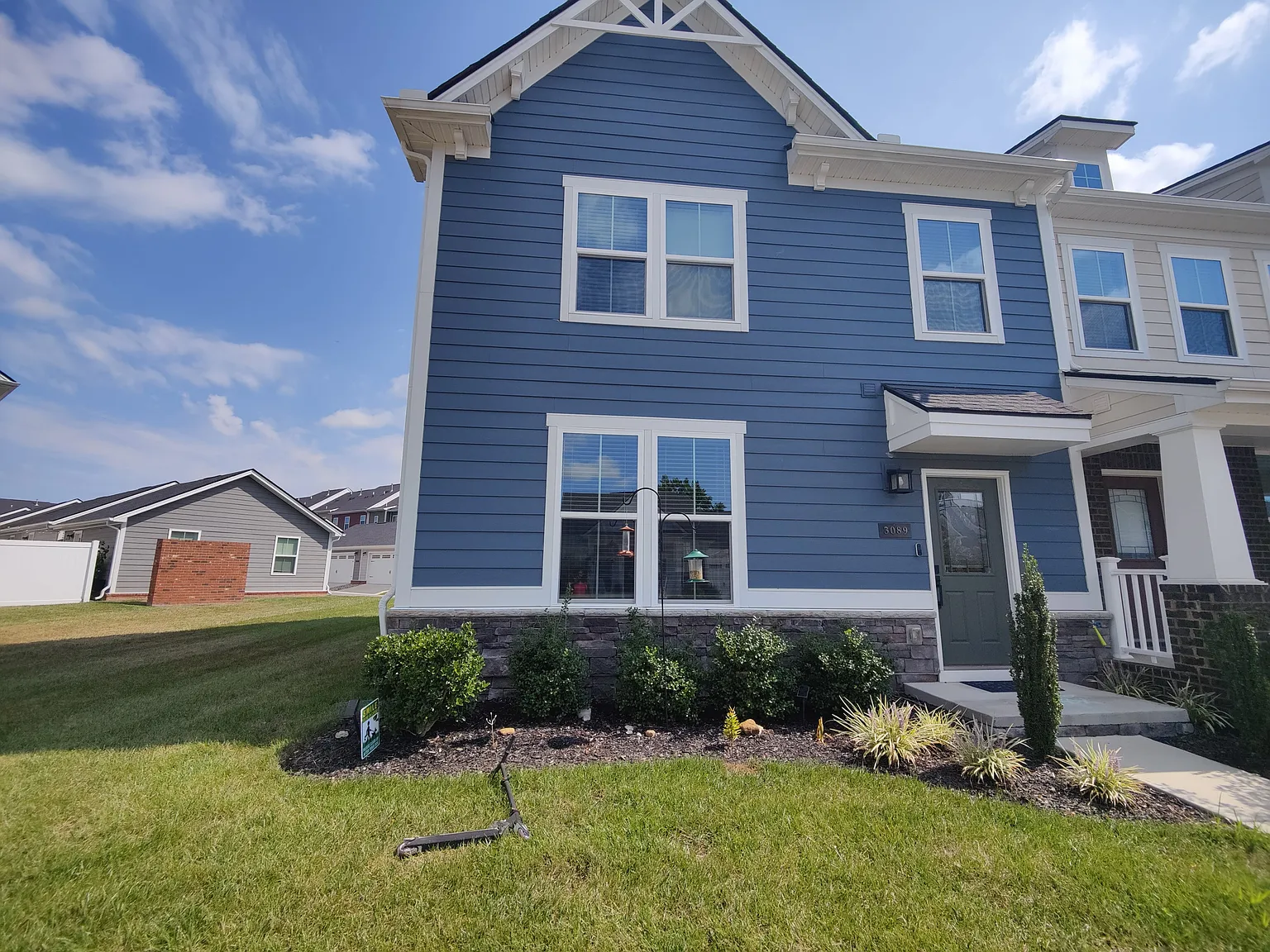3 bed, 2.5 bath, 1728 sqft, $3,200 — Photo 1