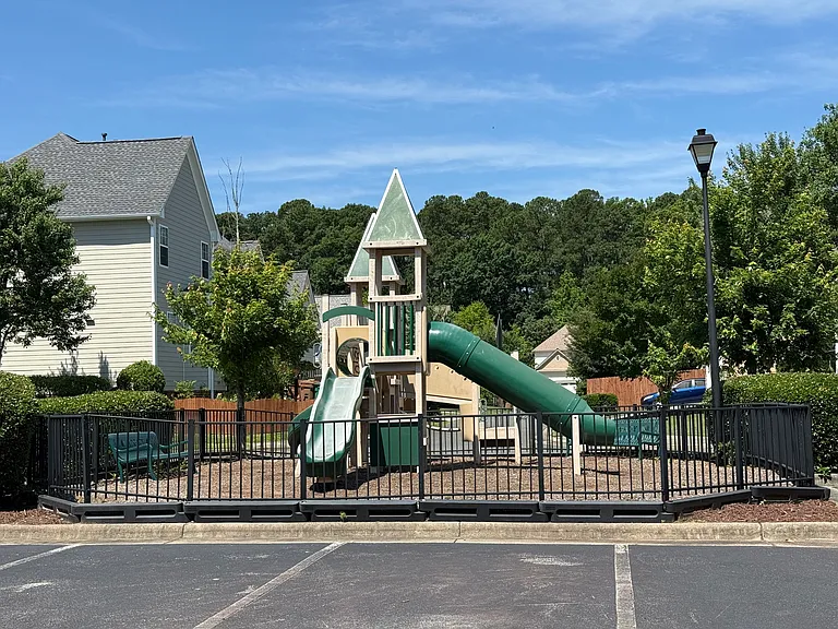 245 Linden Park Ln — Photo 31