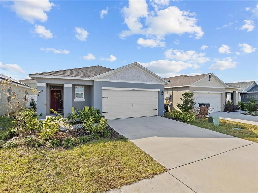 3 bed, 2.0 bath, 1615 sqft, $2,400 — Photo 1