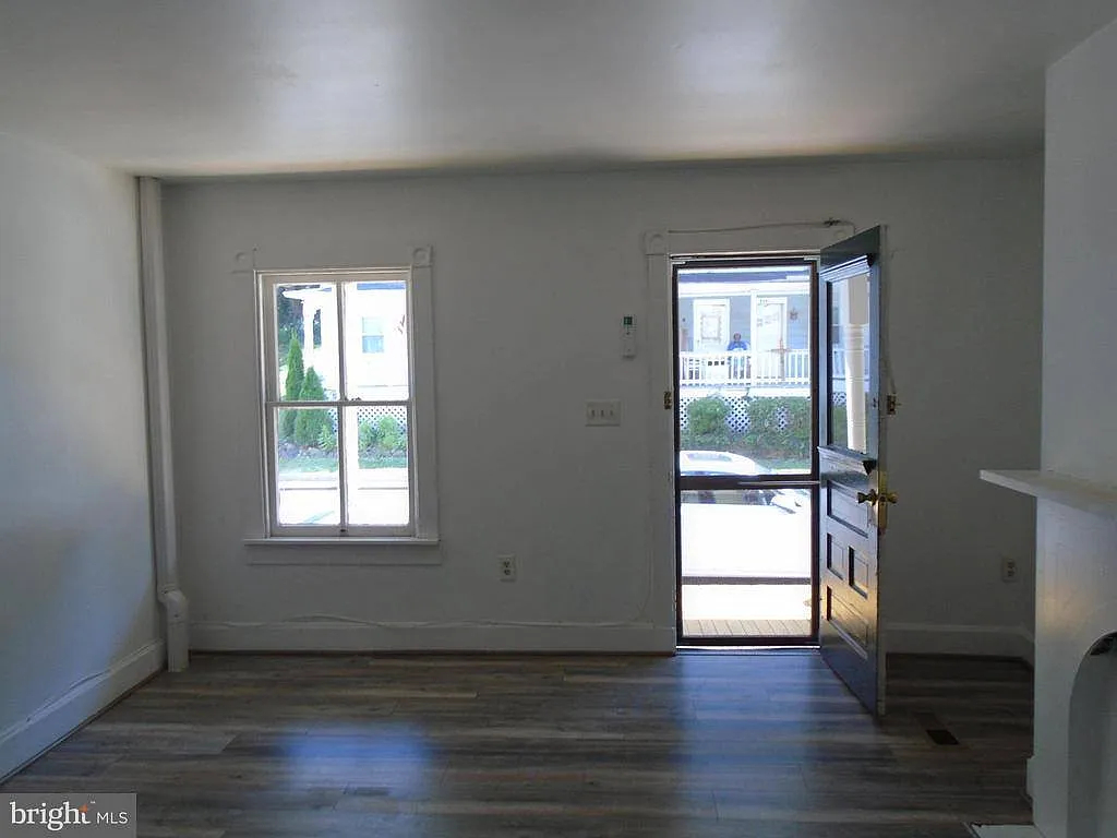 2 bed, 1250 sqft, $1,875 — Photo 4