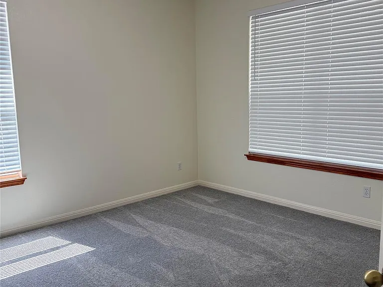 1511 Homewood Cir — Photo 15