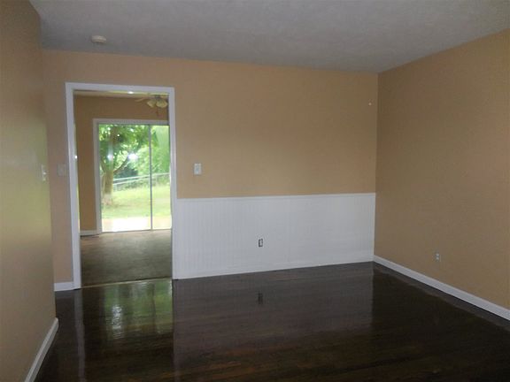 5th image of 1305 Hugh Dr