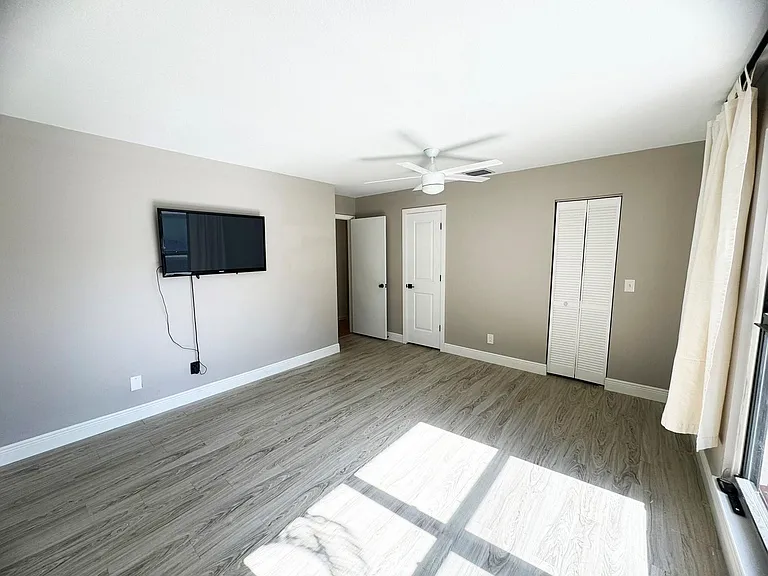 321 Sandtree Dr — Photo 36