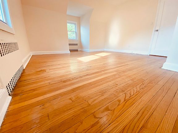 5th image of 416 Sherman Pl Floor 2