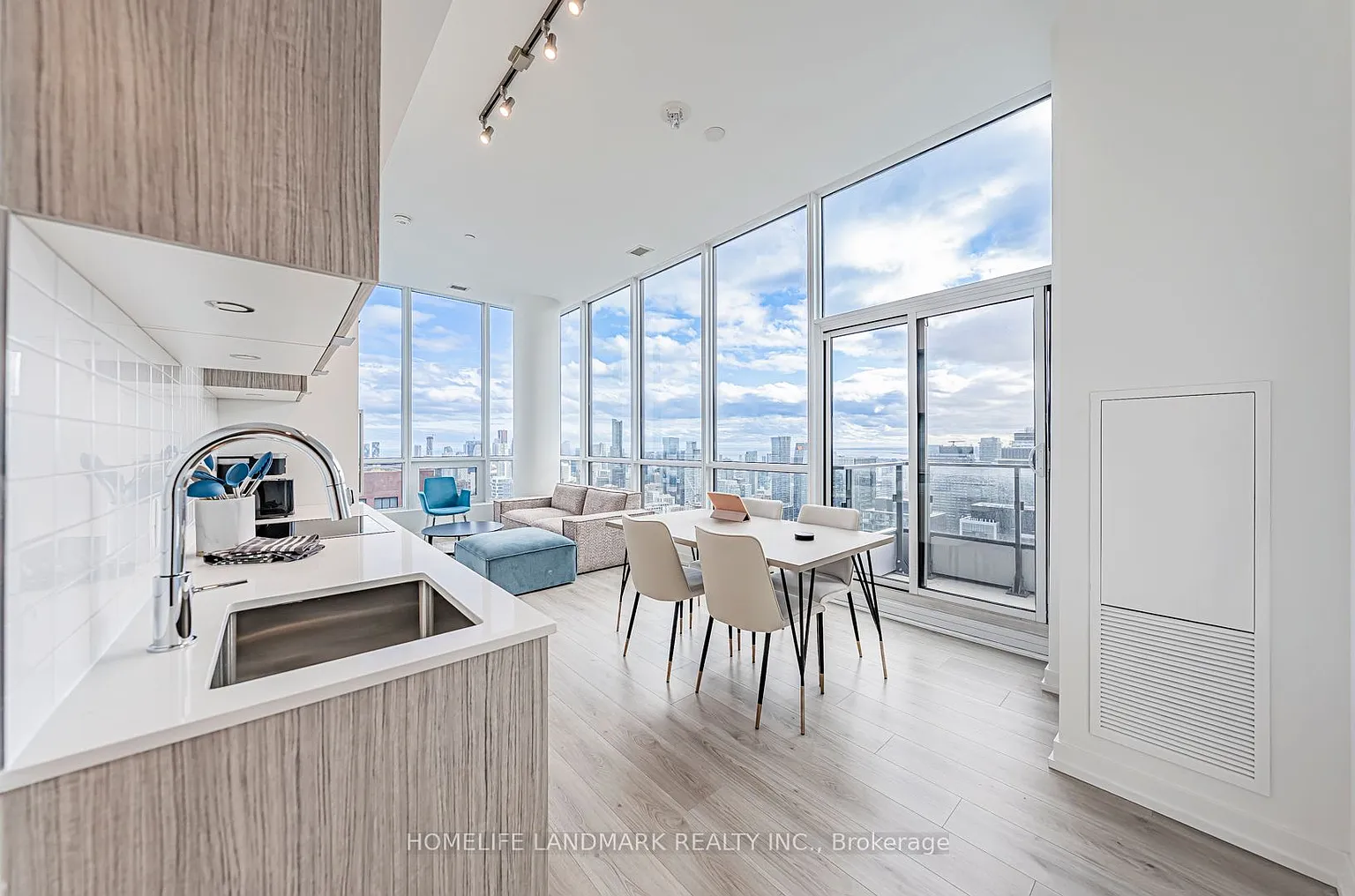 395 Bloor St E #5502 photo 1