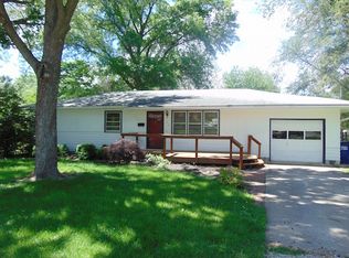616 Seabrook Pl, Lawrence, KS 66046