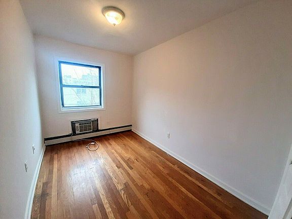 3rd image of 686 Willoughby Ave #3