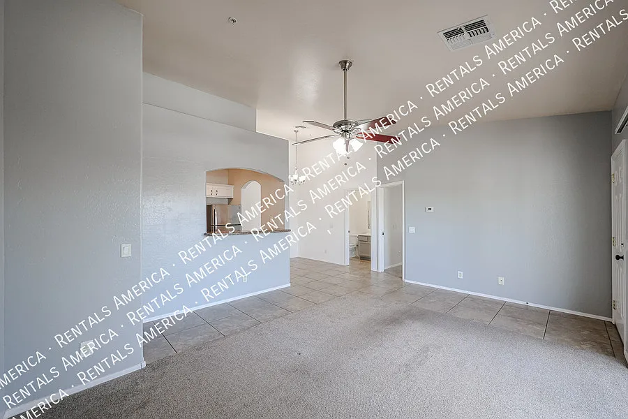 Bright and Spacious 2 bed 2 bath condo with Vaulted Ceilings! — Photo 4