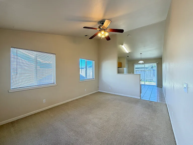 1243 N Park Ln — Photo 4