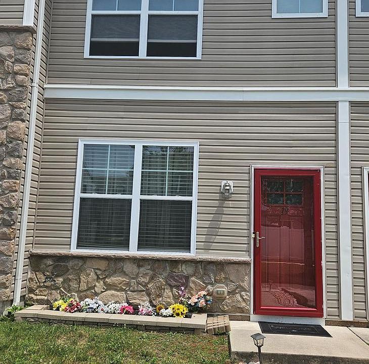 1st image of 19 Rowand Way E