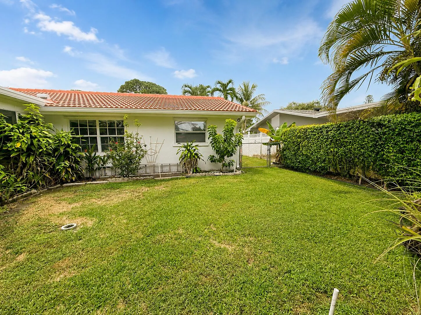 4 bed, 2.0 bath, 1598 sqft, $4,995 — Photo 3