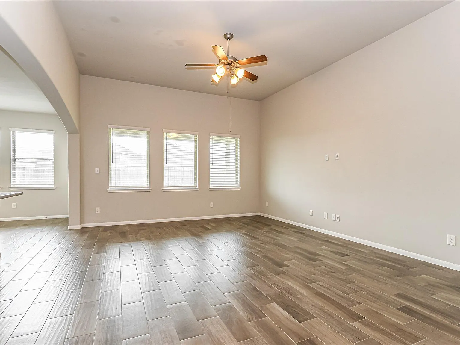 3 bed, 2.0 bath, 2075 sqft, $2,050 — Photo 3