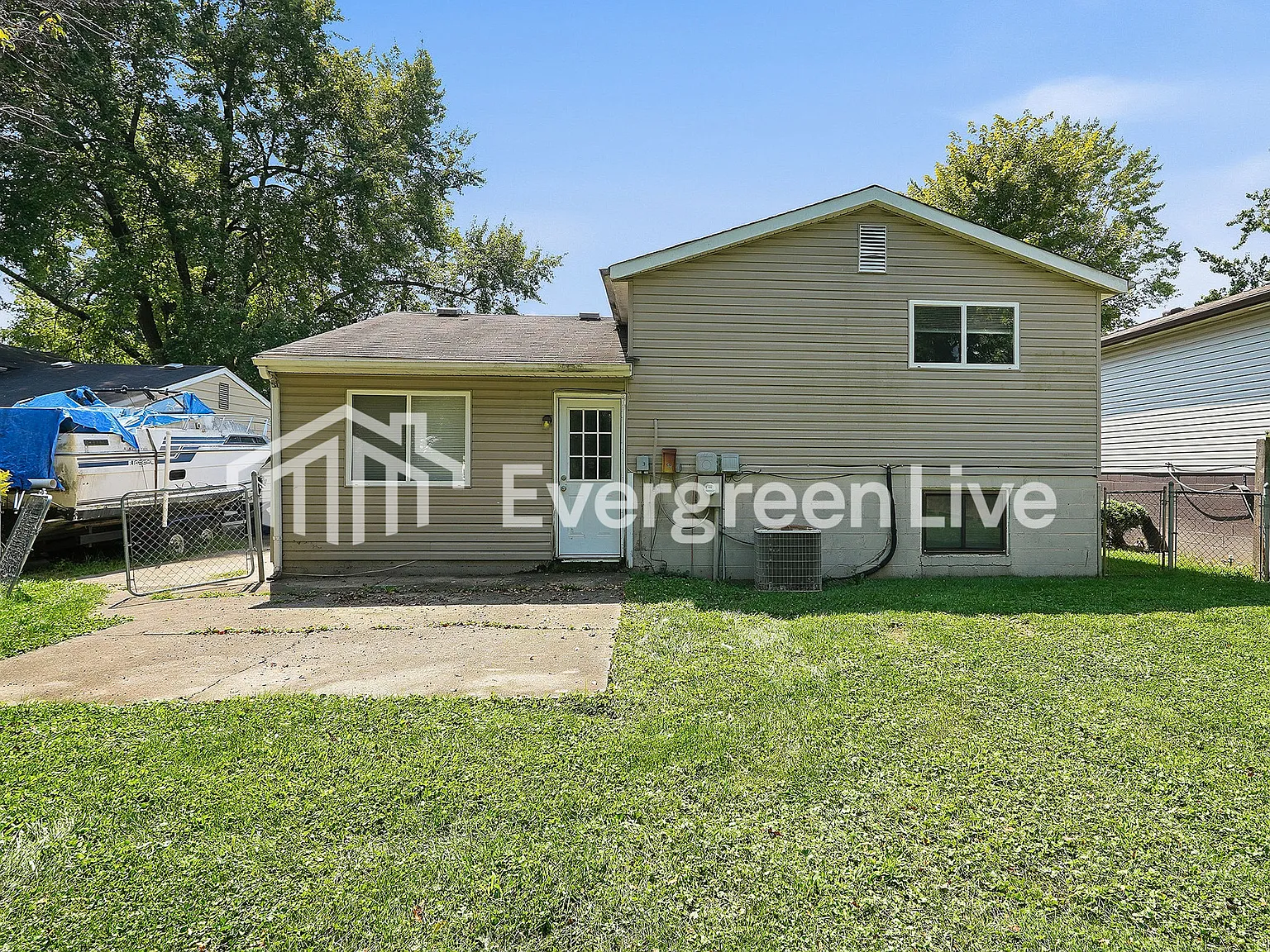 3 bed, 2.0 bath, 1281 sqft, $1,695 — Photo 2