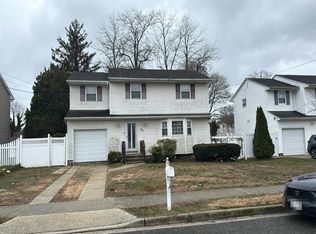 67 Colonial Dr, Massapequa, NY