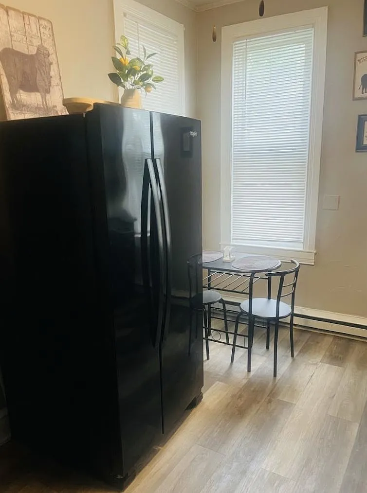 2 bed, 1.0 bath, 1950 sqft, $910 — Photo 4