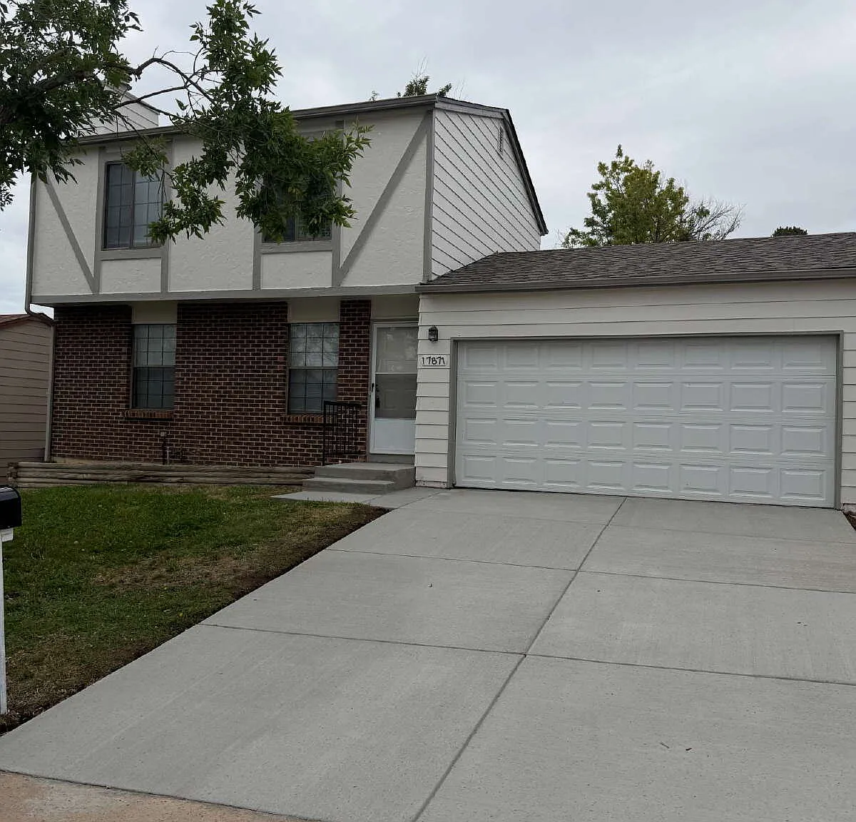 3 bed, 1.5 bath, 1700 sqft, $2,400 — Photo 1