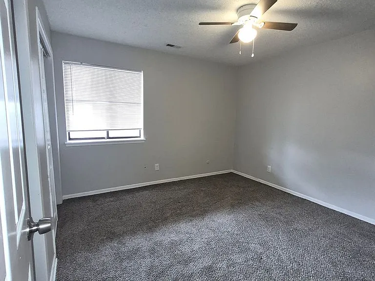 Hillsdale Apartments — Photo 16