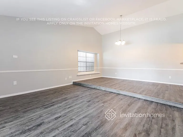 421 Kingsbridge Dr — Photo 4