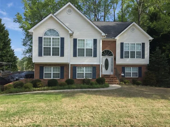 180 Pecan Ridge Dr, Fayetteville, GA 30215