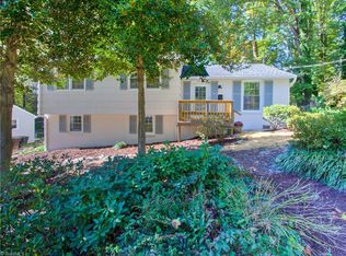 2621 Robin Hood Dr, Greensboro, NC 27408