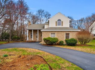 1 Briarwood Ln, Burlington, MA 01803