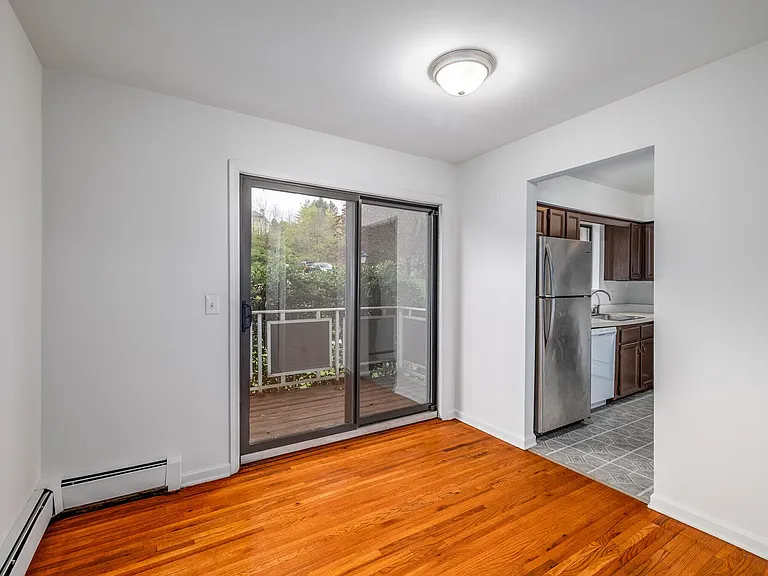 lindvale-gardens-mahwah-nj-1br-1ba
dinning-room