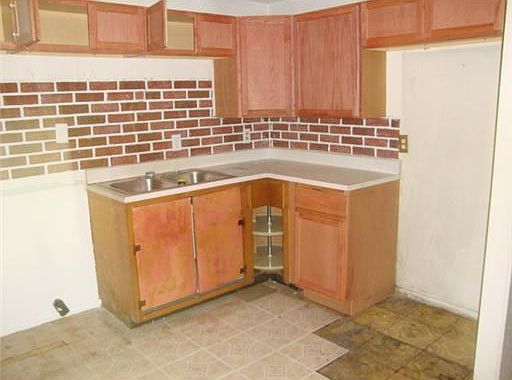 3rd image of 205 Winchester St