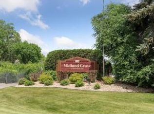 2210 Midland Grove Rd APT 203, Roseville, MN 55113