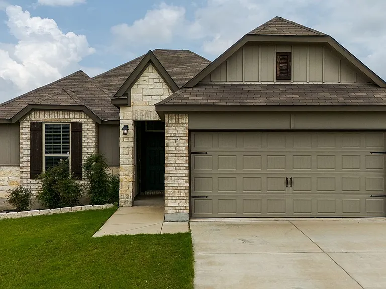1310 Lilac Ledge Dr — Photo 1