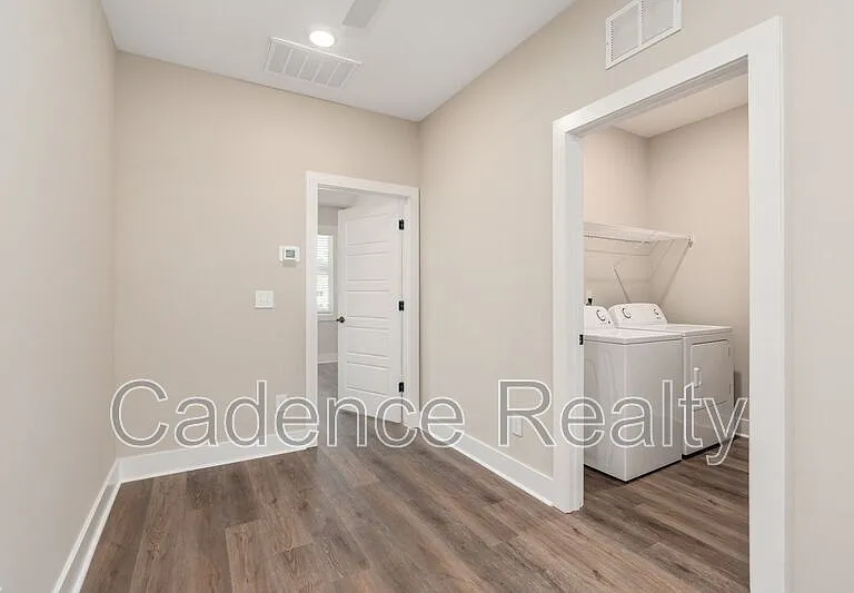 1709 Perimeter Loop — Photo 14