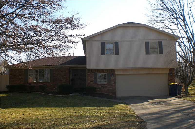 1st image of 327 W Cragmont Dr