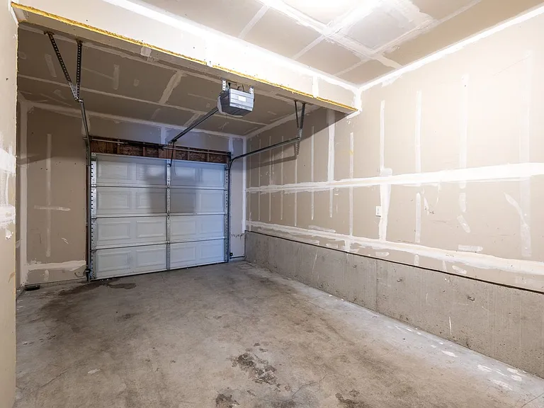 326 S Thierman Rd — Photo 14