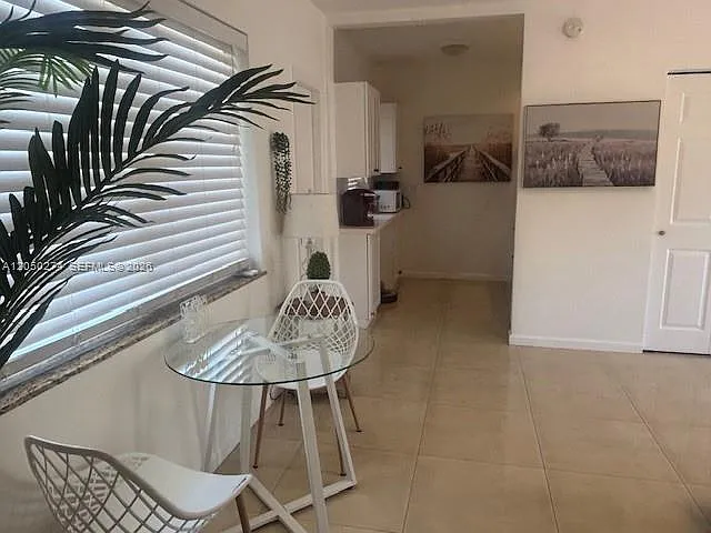 2251 SW 27th St #5 — Photo 3