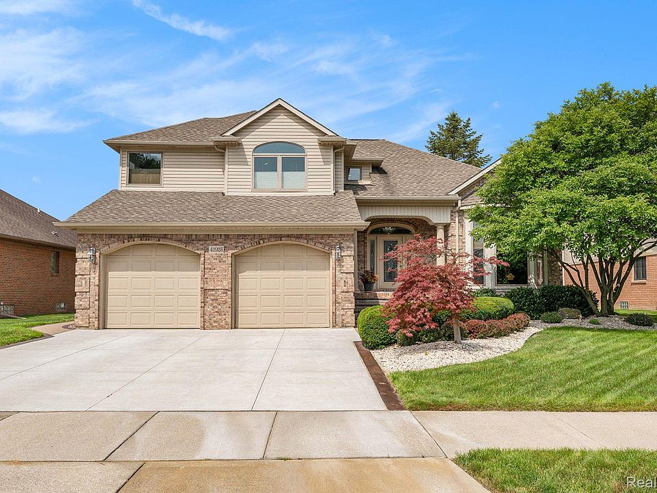 1st image of 41925 Clinton Pines Dr