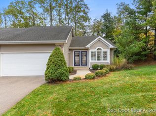 1814 Corville Ct NW, Grand Rapids, MI 49504